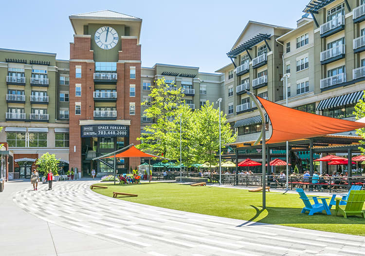 Outdoor Entertaining at Post Pentagon Row luxury apartment homes in Washington, DC