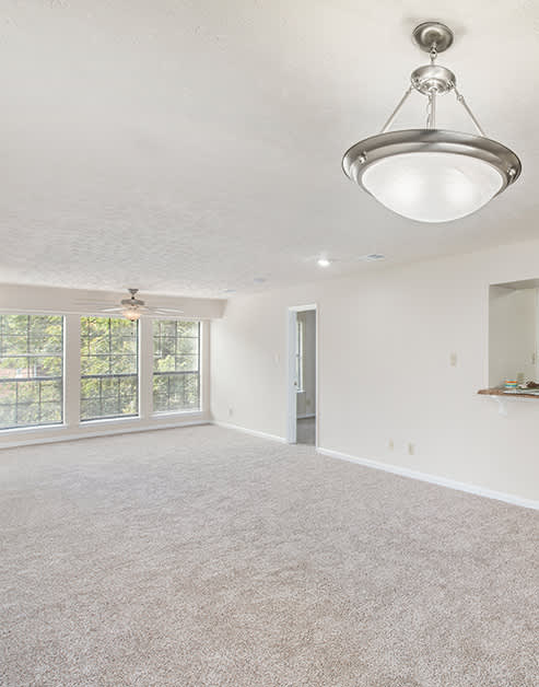 Living room at MAA Mansion luxury apartment homes in Lexington, KY