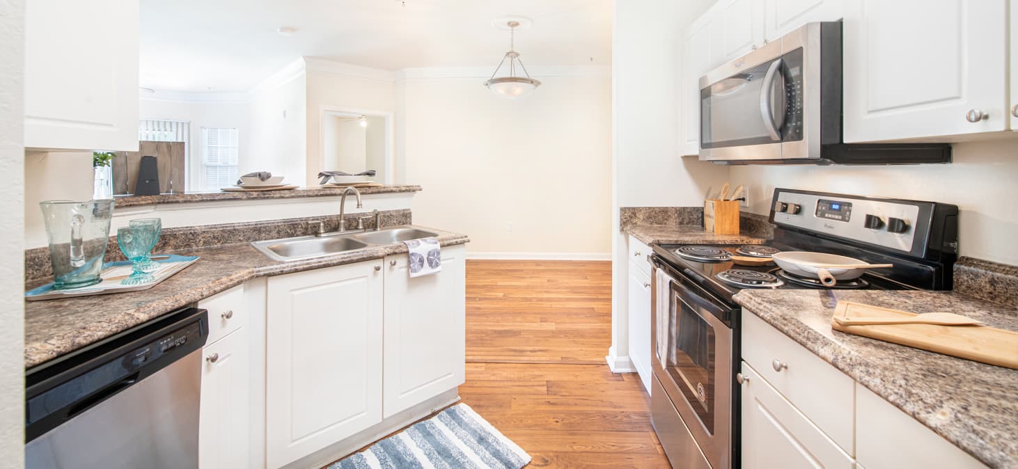 Open kitchen at MAA Wilmington Island luxury apartment homes in Savannah, GA