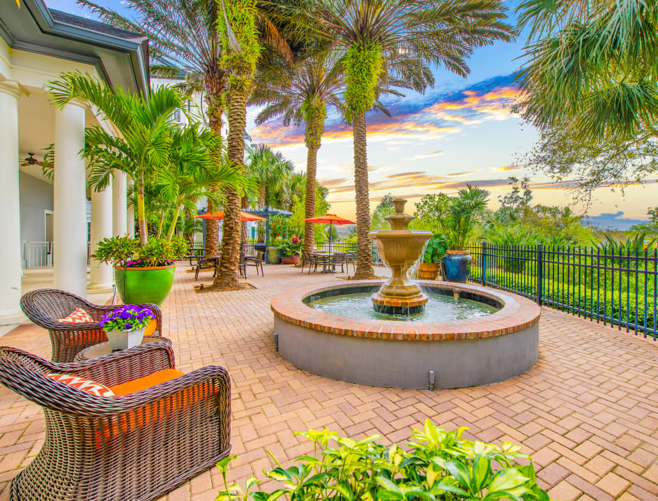 Lakeside fountain at MAA Baldwin Park luxury apartment homes in Orlando, FL