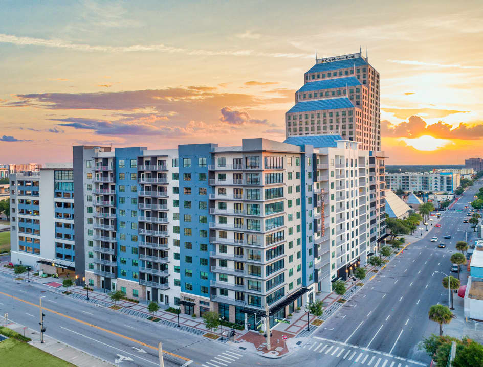 Exterior of MAA Robinson luxury apartments in Orlando, Florida
