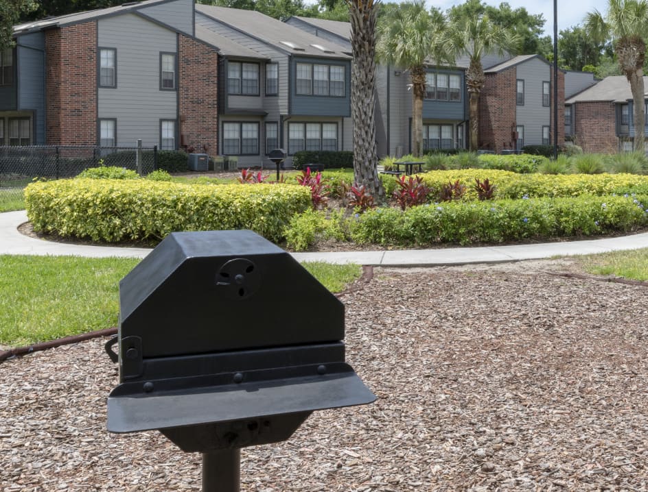 Picnic Area at Tiffany Oaks luxury apartment homes in Orlando , FL