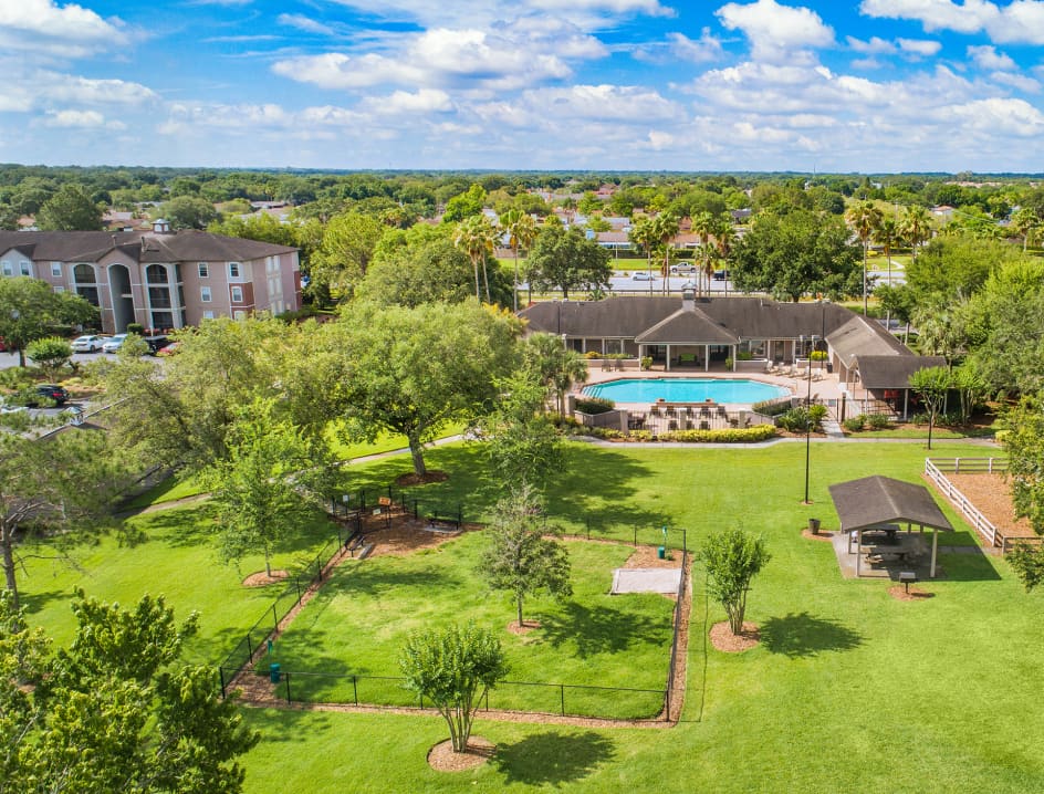 Grounds at The Paddock Club Brandon luxury apartment homes in Tampa, FL