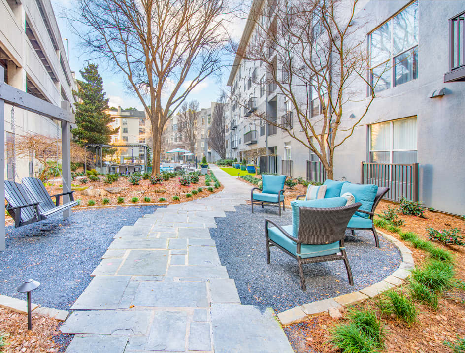 Outdoor lounge area at MAA Stratford luxury apartment homes in Atlanta, GA