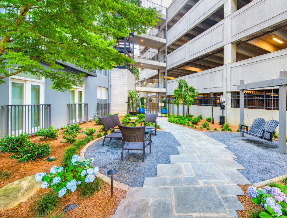 Outdoor seating at MAA Stratford luxury apartment homes in Atlanta, GA