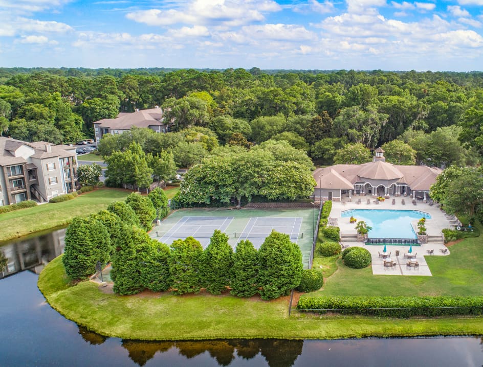 Grounds at Oaks at Wilmington Island luxury apartment homes in Savannah, GA
