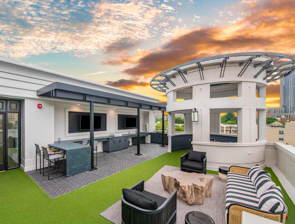 Terrace at MAA Uptown luxury apartment homes in Charlotte, NC