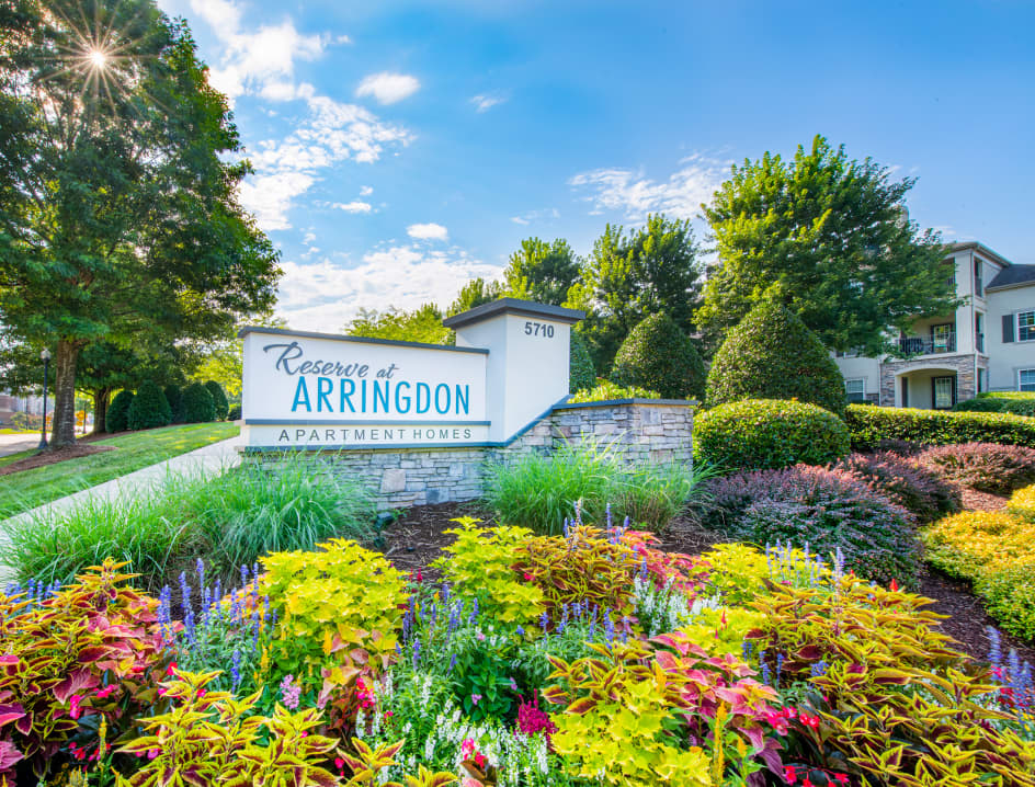 Welcome to MAA Arringdon luxury apartment homes in Morrisville, NC