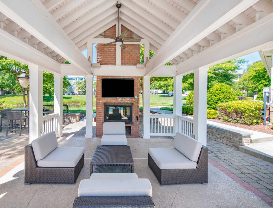 Outdoor lounge at MAA Brier Falls in Raleigh, NC