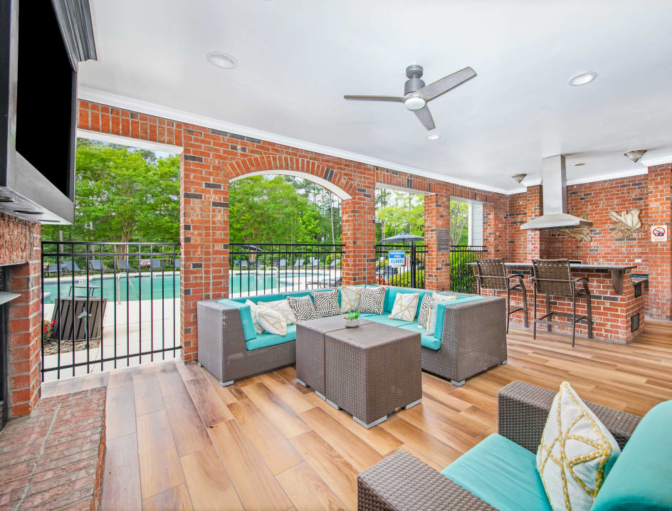 Outdoor Lounge at MAA Providence in Raleigh, NC