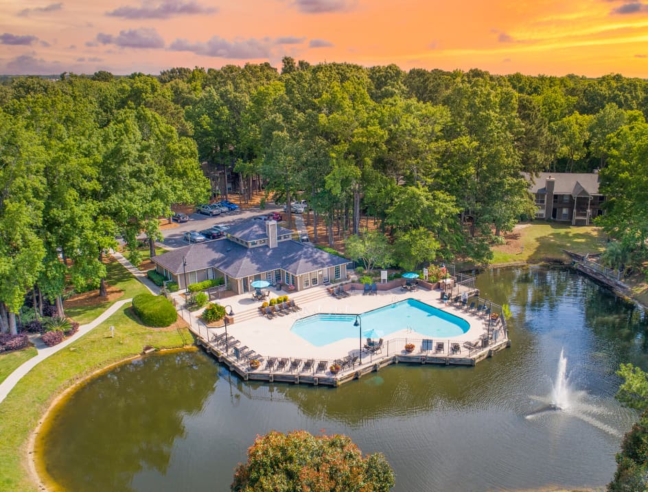 Grounds at Colonial Village at Westchase luxury apartment homes in Charleston, SC