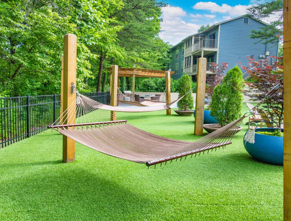 Hammock garden at Windridge luxury apartment homes in Chattanooga, TN