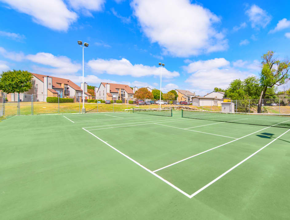 Tennis courts at Balcones Woods luxury apartment homes in Austin, TX