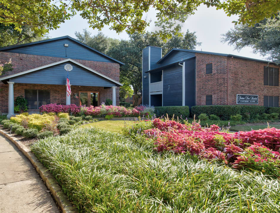 Leasing Exterior at Courtyards at Campbell luxury apartment homes in Dallas, TX
