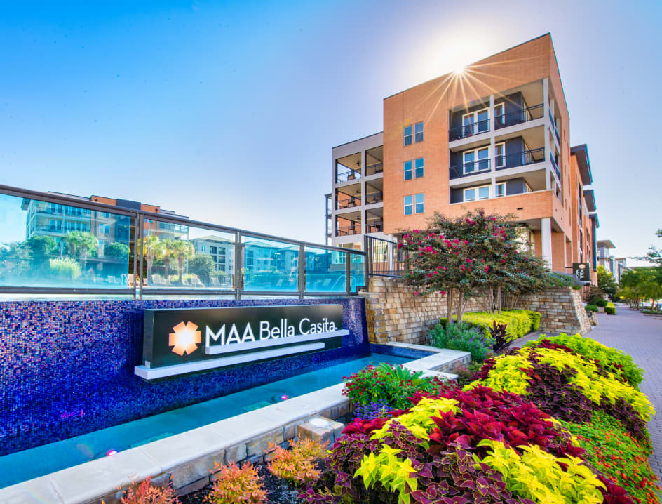 Sign MAA Bella Casita luxury apartment homes in Dallas, TX