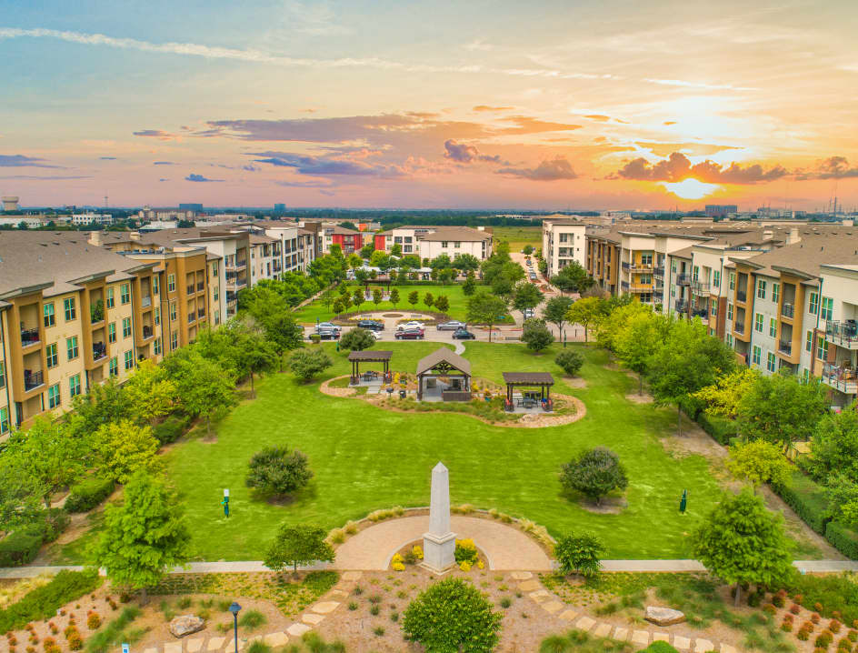 Courtyard at MAA Market Center Plano, TX Apartment Homes