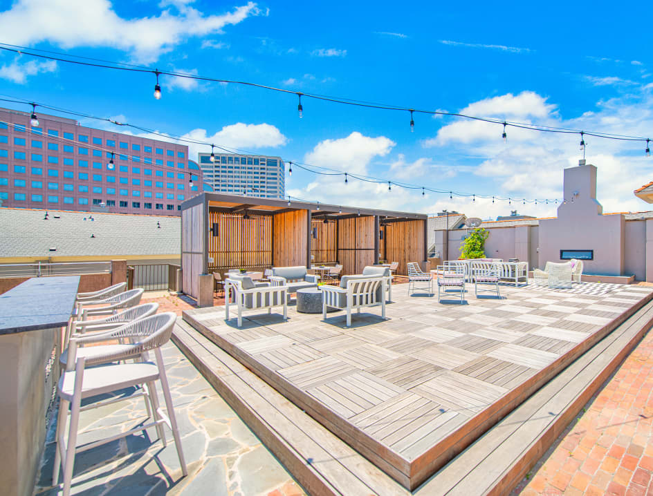 Sky terrace at MAA McKinney Ave luxury apartment homes in Dallas, TX