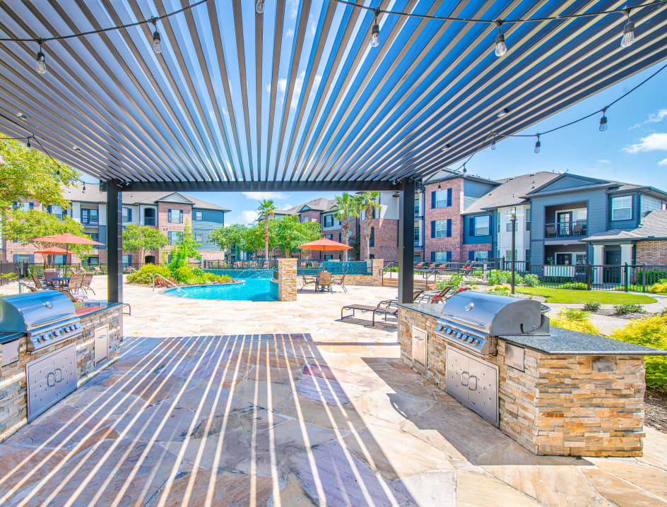 Grilling area at MAA Grand Cypress luxury apartment homes in Houston, TX