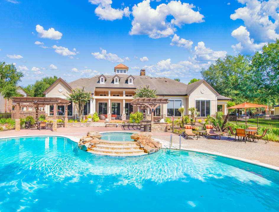 Pool at MAA Woodwind luxury apartment homes in Houston, TX