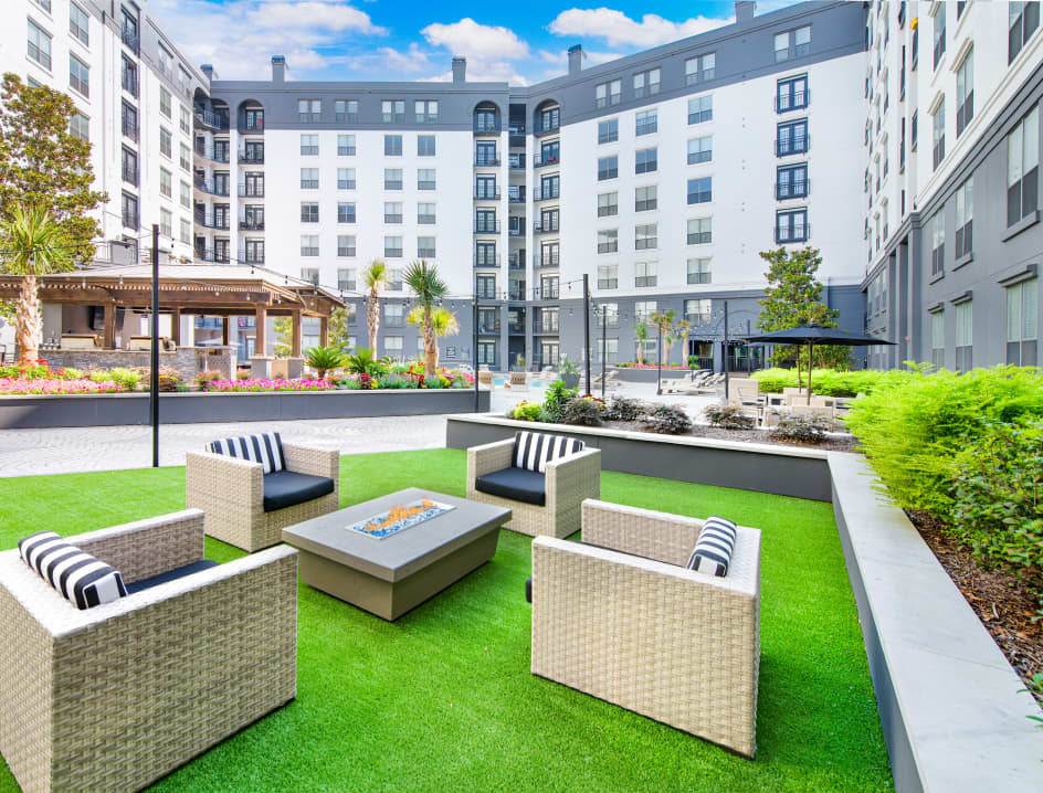 Courtyard at MAA Worthington luxury apartment homes in Dallas, TX