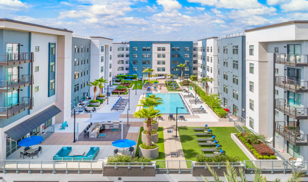 Pool at MAA 220 Riverside luxury apartment homes in Jacksonville, FL