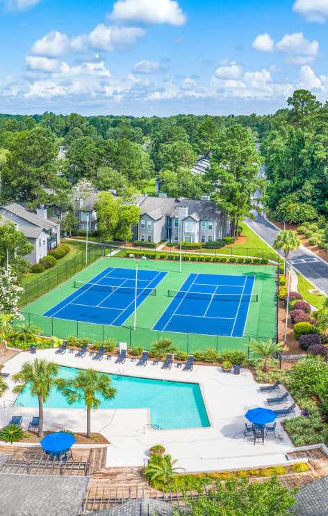 Grounds at Colonial Village at Hampton Pointe luxury apartment homes in Charleston, SC
