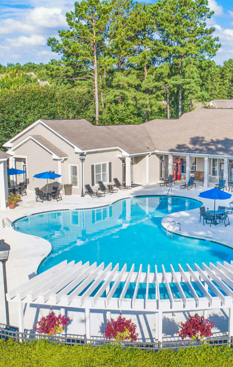 Pool and Clubhouse at Farmington Village luxury apartment homes in Summerville, SC