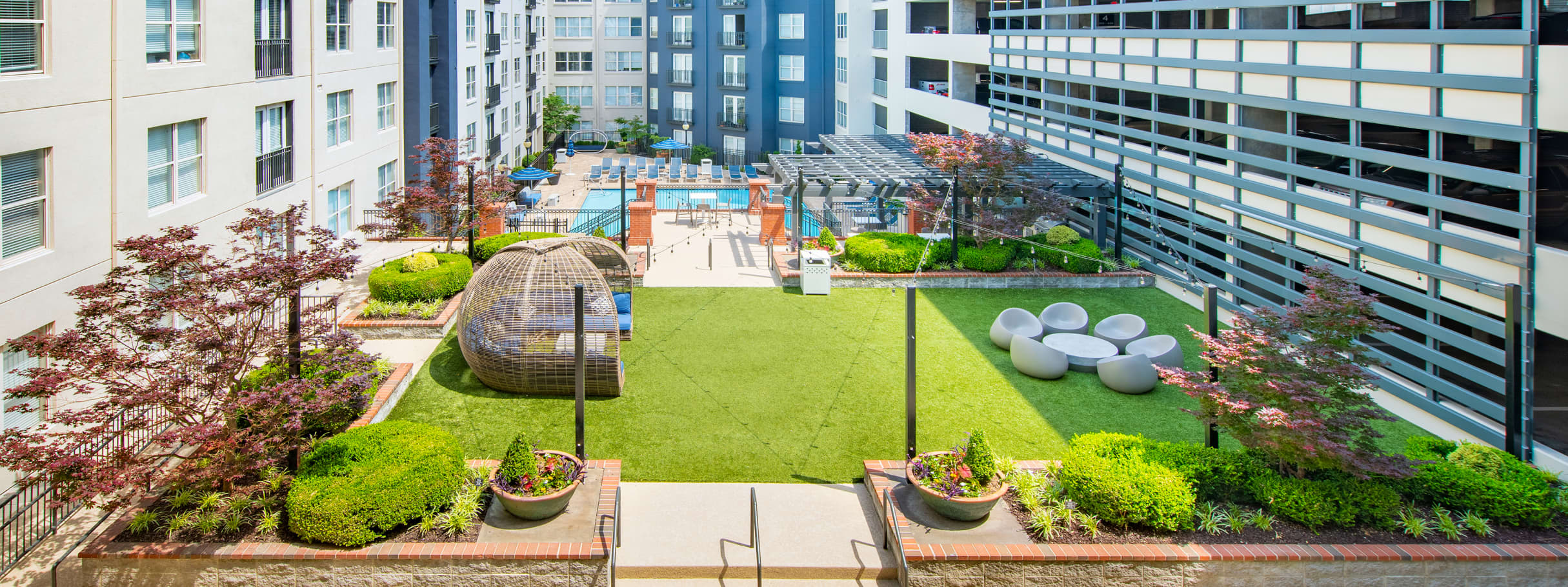 Pool & courtyard at MAA Buckhead luxury apartment homes in Atlanta, GA 