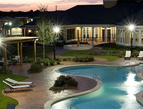 Pool at Colonial Grand at Onion Creek luxury apartment homes in Austin, TX