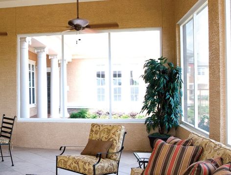 Lounge at Colonial Grand at Onion Creek luxury apartment homes in Austin, TX