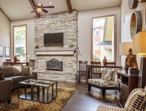 Lounge at Stassney Woods luxury apartment homes in Austin, TX
