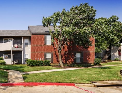 Exterior at Colonial Village at Grapevine luxury apartment homes in Grapevine, TX near Dallas