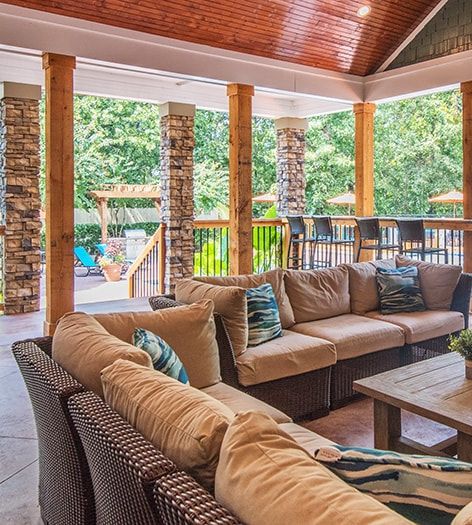 Outdoor Seating at Eagle Ridge luxury apartment homes in Birmingham, AL