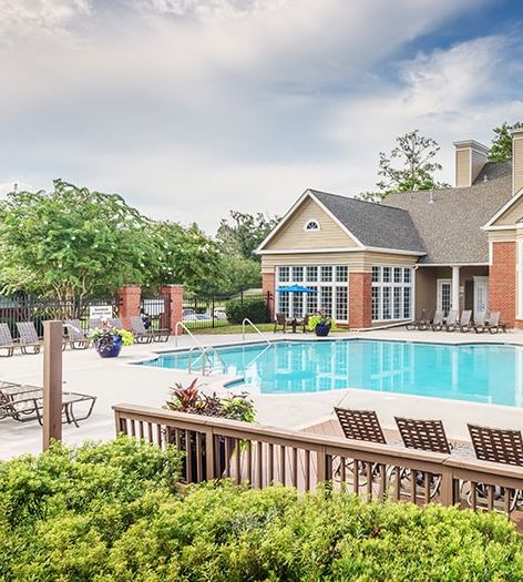Pool at Colonial Grand at Hammocks luxury apartment homes in Savannah, GA