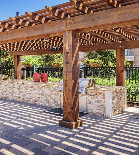 Outdoor grill area at Colonial Grand at Hebron luxury apartment homes in Dallas, TX