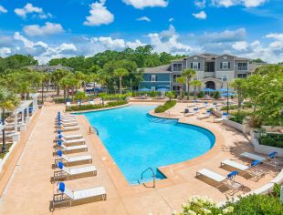 Pool to MAA Traditions luxury apartment homes in Gulf Shores, AL