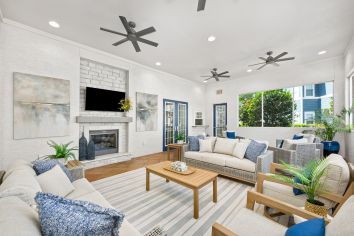 Lounge to MAA Traditions luxury apartment homes in Gulf Shores, AL