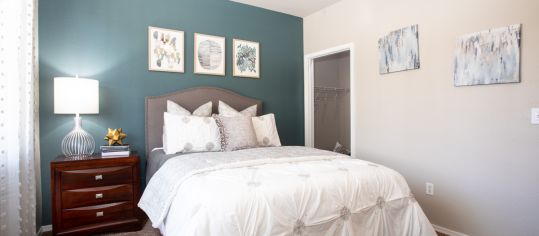 Bedroom at MAA City Gate luxury apartment homes in Phoenix, AZ