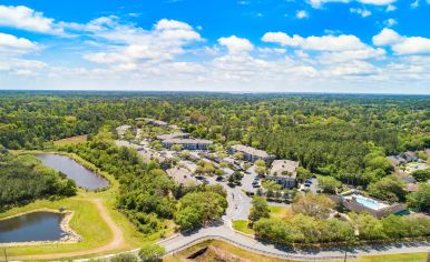 Grounds at MAA Belmont luxury apartment homes in Jacksonville, FL