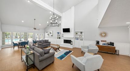 Lounge at MAA Mandarin Lakes luxury apartment homes in Jacksonville, FL