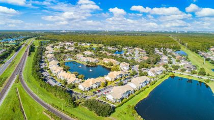 Pond at MAA Heather Glen luxury apartment homes in Orlando, FL