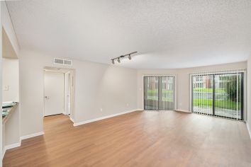 Living room at MAA Belmere in Tampa, FL