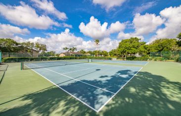 Tennis  courts at MAA Indio Point luxury apartments homes in Brandon, FL
