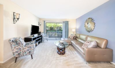 Living area at The Links at Carrollwood luxury apartment homes in Tampa, FL