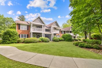 Building at MAA Pleasant Hill luxury apartment homes in Duluth, GA