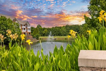 Courtyard at MAA Ballantyne luxury apartment homes in Charlotte, NC