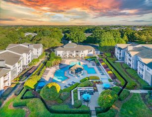 Pool at MAA Chancellor Park luxury apartment homes in Charlotte, NC