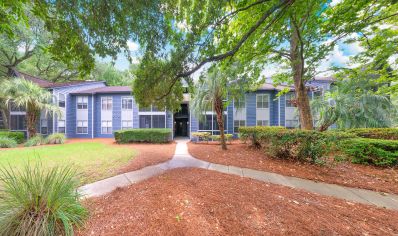 Building at MAA Runaway Bay luxury apartment homes in Mt. Pleasant, SC