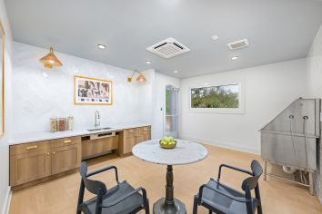 Dog wash at MAA Runaway Bay luxury apartment homes in Mt. Pleasant, SC