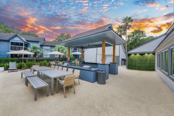 Grill area at MAA Runaway Bay luxury apartment homes in Mt. Pleasant, SC